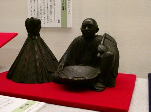 農人形の木像の画像