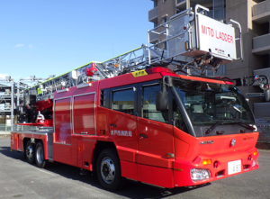 はしご付消防ポンプ車1