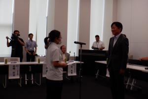 0818市長歓迎式　敦賀市長メッセージ受領