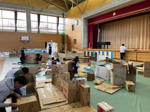 1014学校へ泊まろう ダンボールハウス製作1