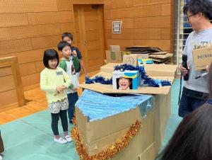 1014学校へ泊まろう ダンボールハウス製作2