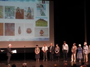 美術展覧会授賞式の様子