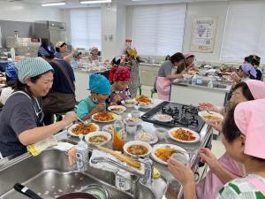 親と子の料理教室の様子2