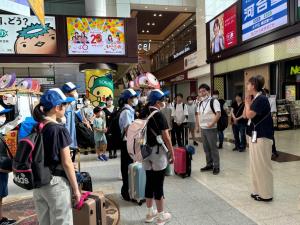 平和大使派遣水戸駅出発写真