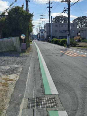 対策例　路側帯のカラー舗装