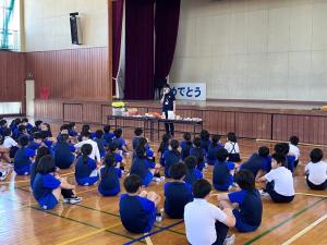 講話をしている様子