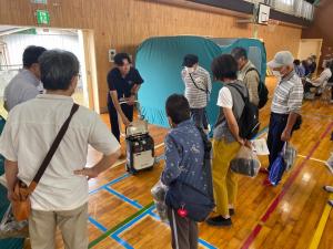 発電機の使用方法説明の様子