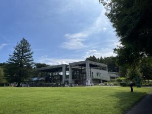 水戸市植物公園　芝生広場・観賞大温室の外観