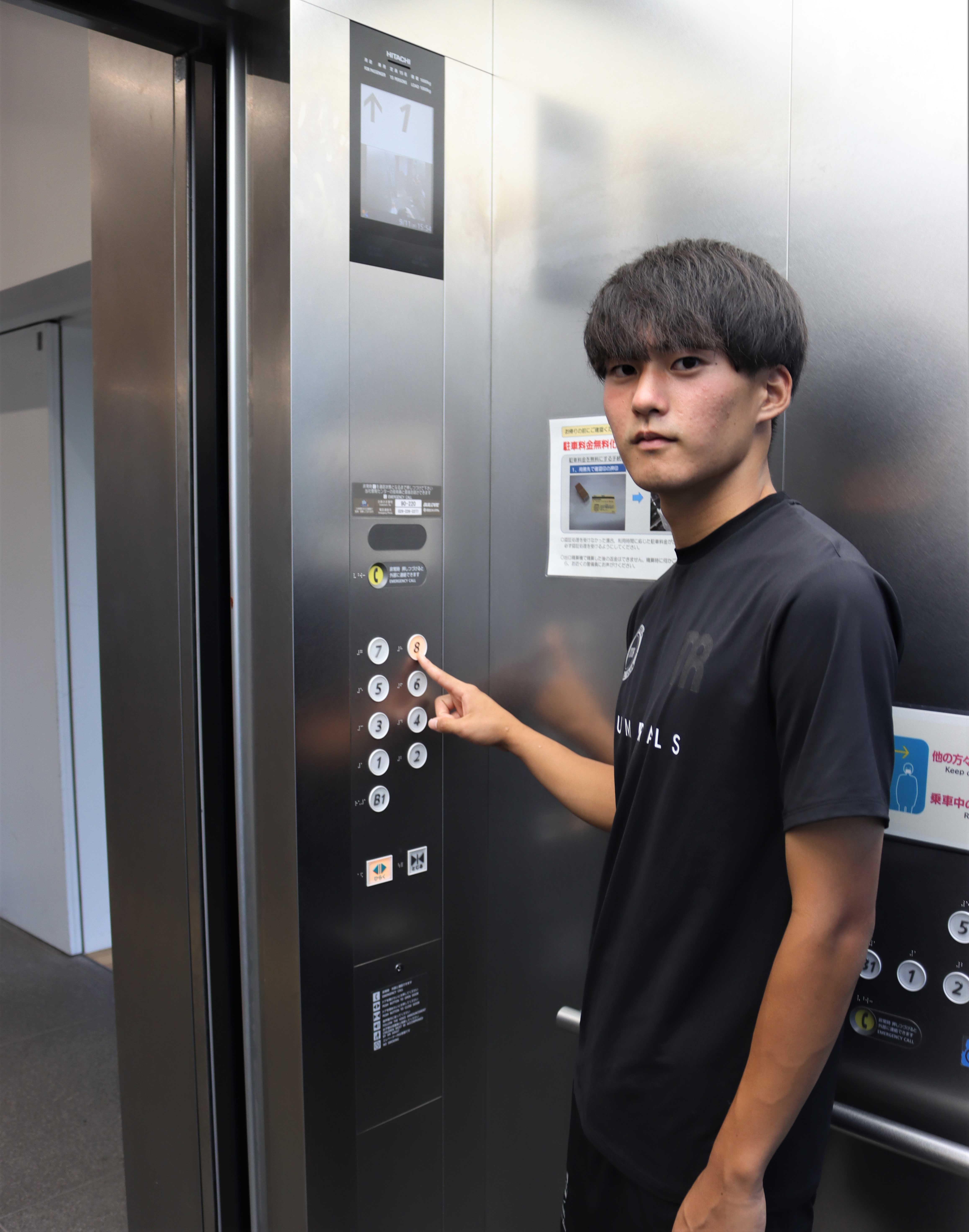 エレベーター内