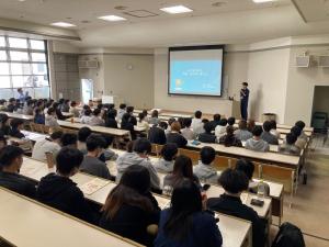 講話をする様子