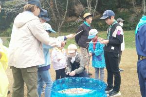 1117スカウト大会　午前プログラム　飴釣り1