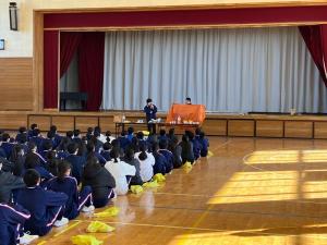 資機材の説明をしている様子