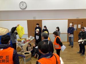資機材の説明をしている様子