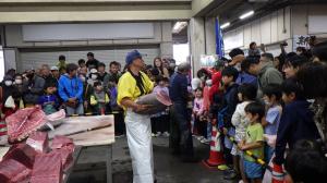 マグロ解体ショーの様子６
