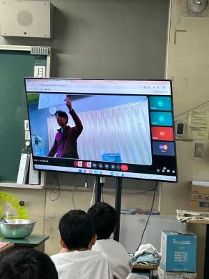 モニターで配信
