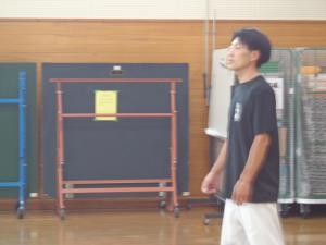 講師が指導をしている写真です。