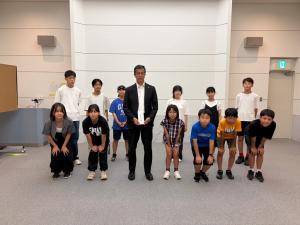 平和記念資料館表敬訪問時の集合写真