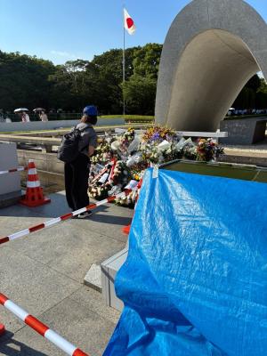 原爆死没者慰霊碑に献納