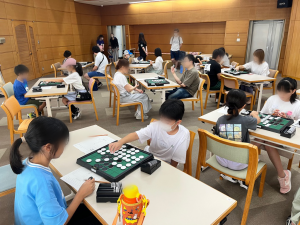 東部図書館のオセロ講座の様子
