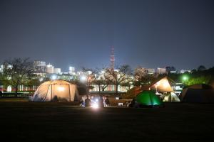 夜のキャンプ