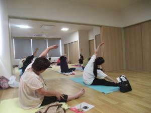 ピラティスを体験している写真です