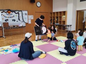 読み聞かせハロウィンパーティの様子写真②