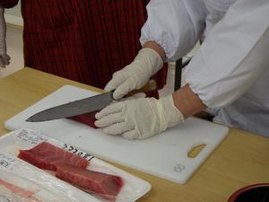まぐろ丼作りの様子の写真6