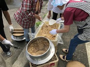 炊き出し（炊き込み御飯）の画像